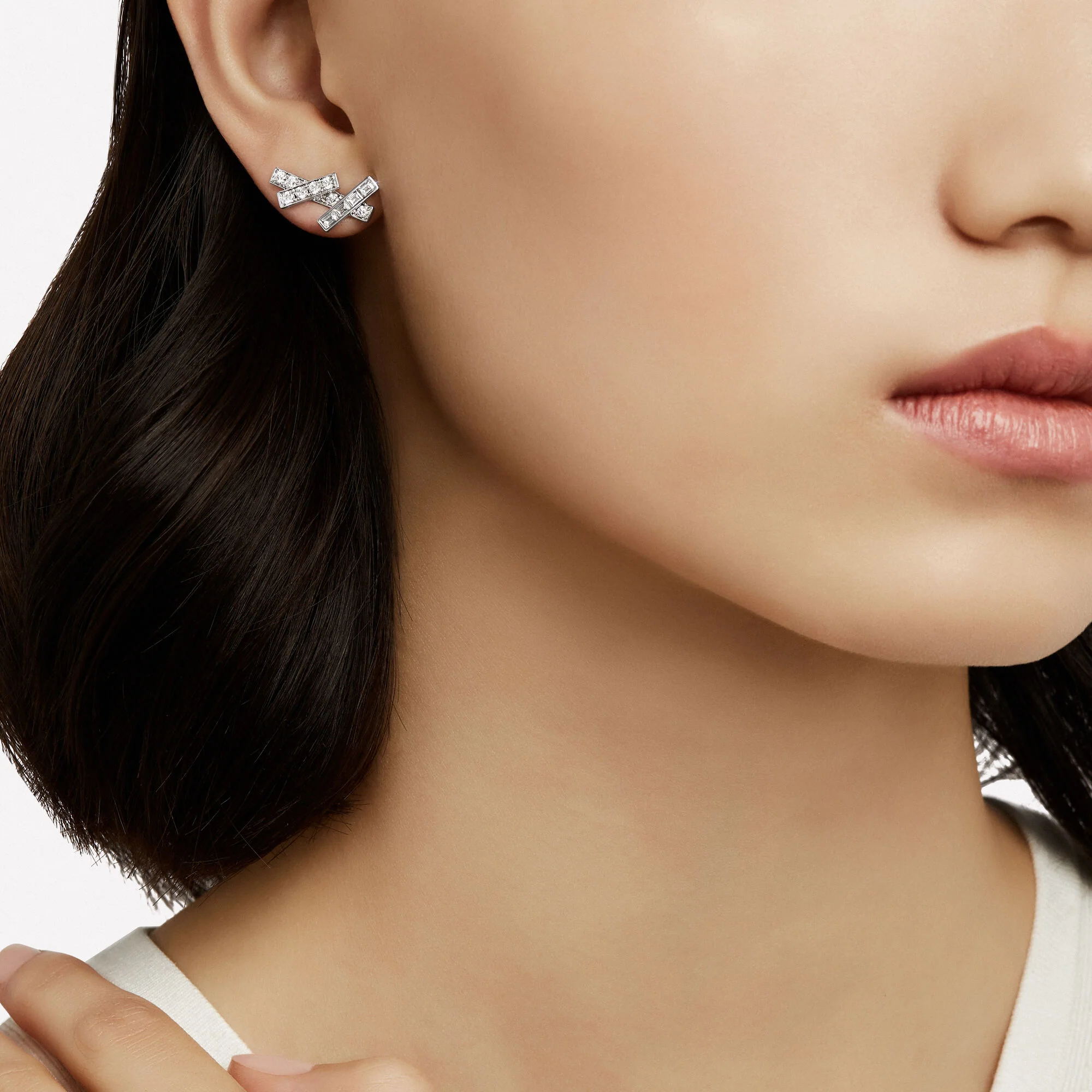 Threads Diamond Mini Earrings - Image 2