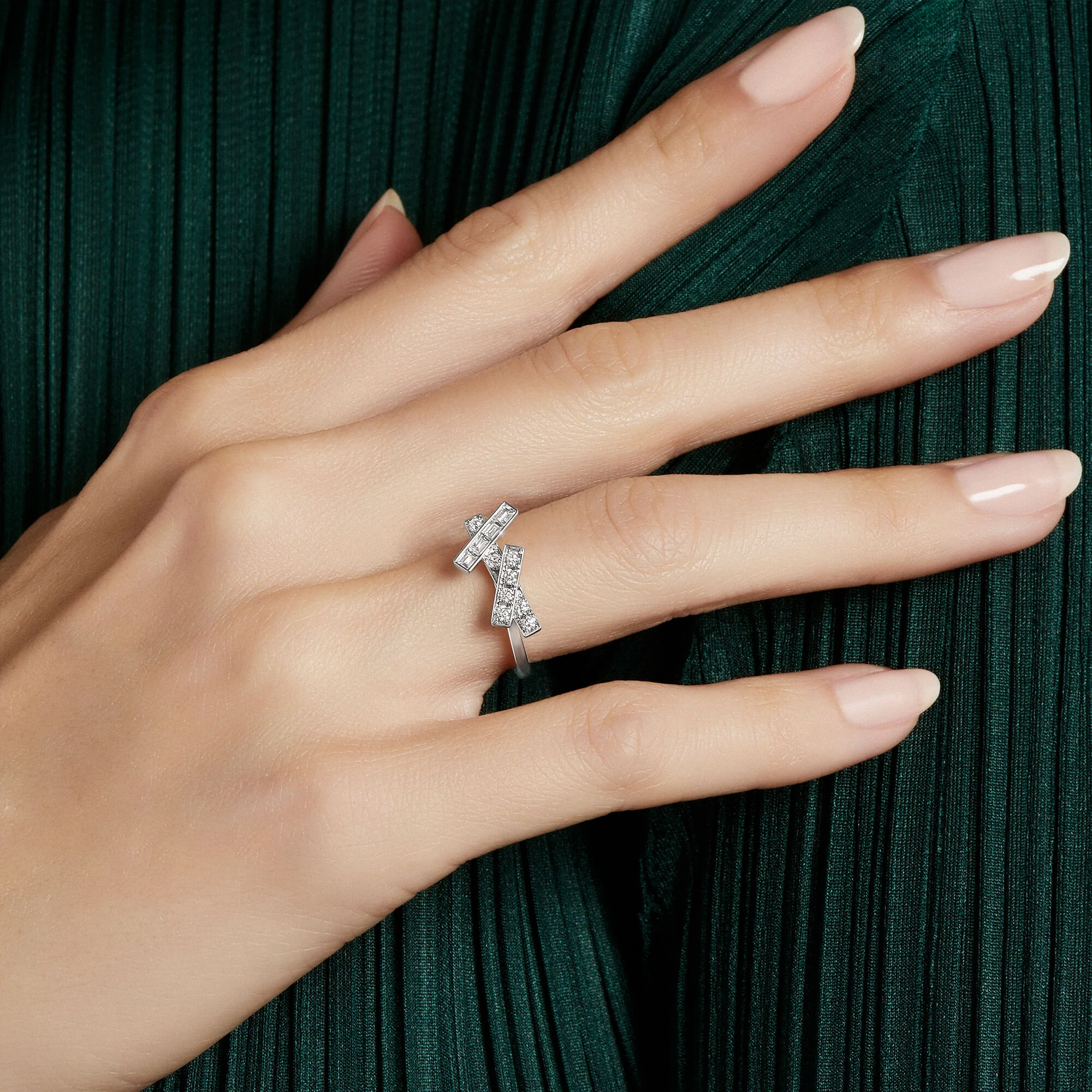Threads Diamond Mini Ring - Image 2